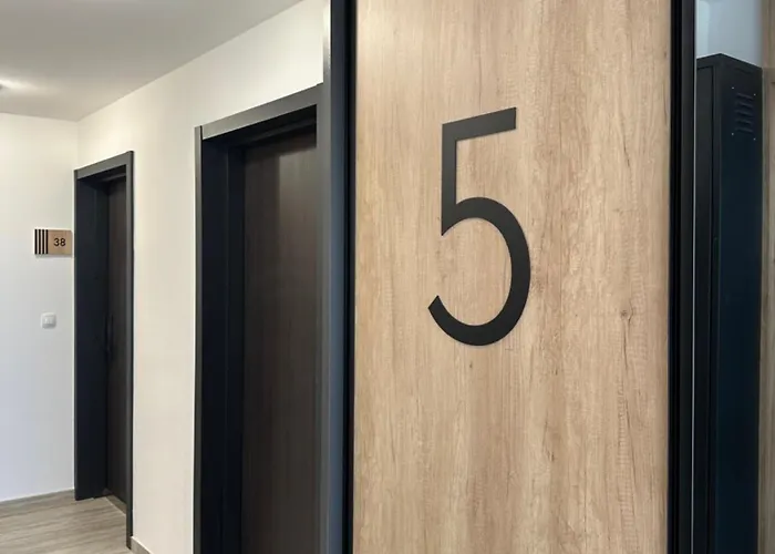 The Wolf Διαμέρισμα Indija